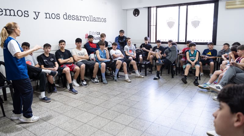 Se llevó adelante una charla de Psicología Deportiva y Nutrición para las Selecciones masculinas de FeBAMBA